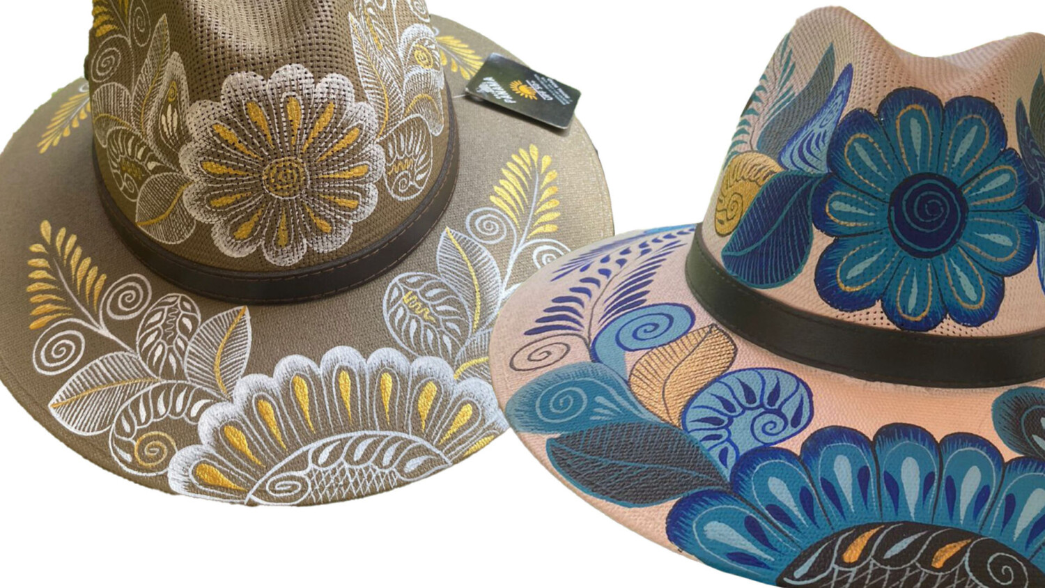 Dos sombreros de ala ancha con diseños florales coloridos y detallados pintados a mano en amarillo, blanco y azul.