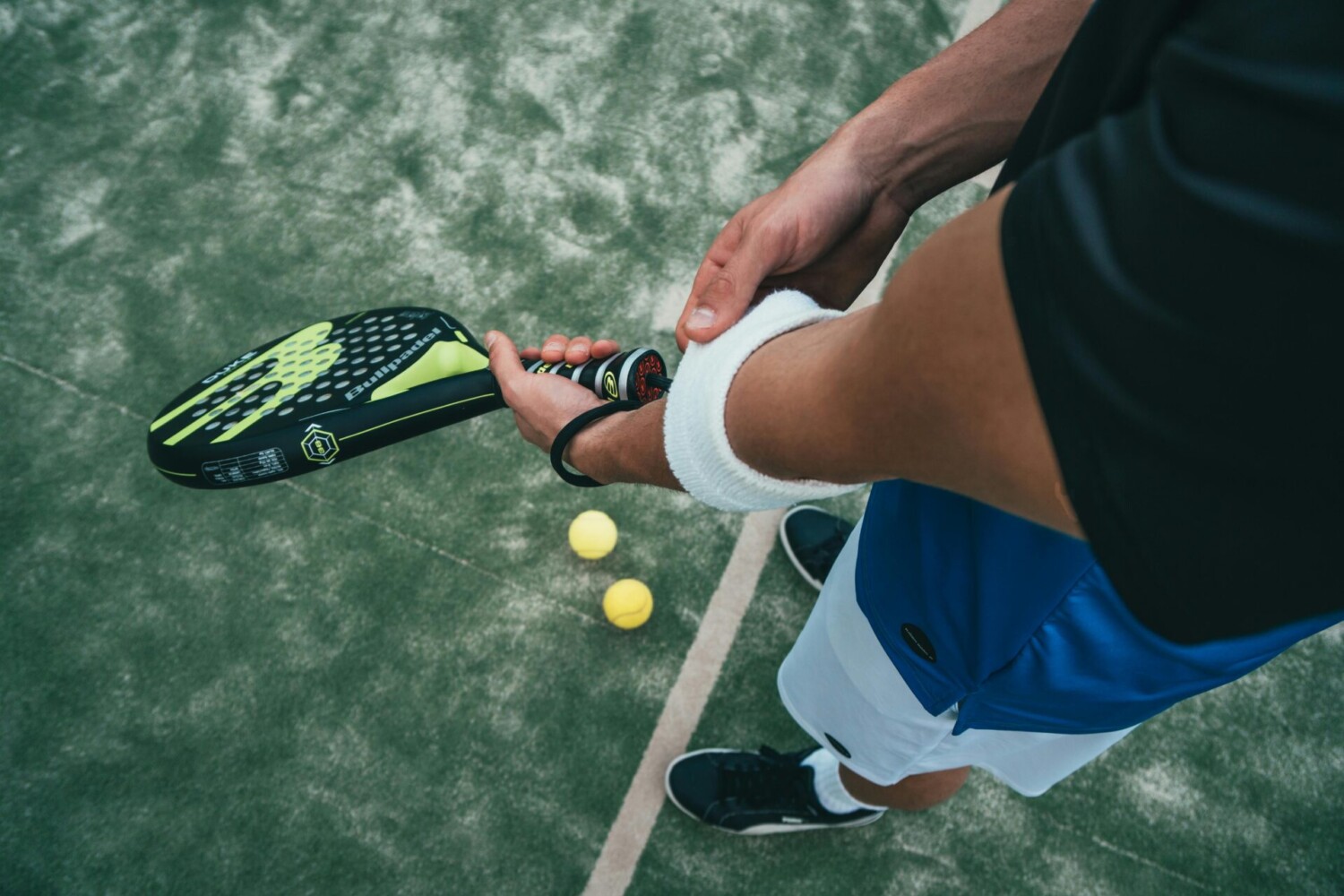 Photo by Oliver Sjöström: Green, racket and balls